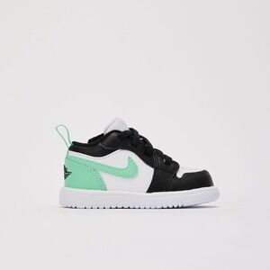 Nike Kids Black and Mint Sneakers